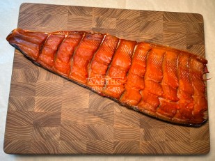 Ресторанные гренки с перцем чили: Горбуша боковина х/к (юкола)