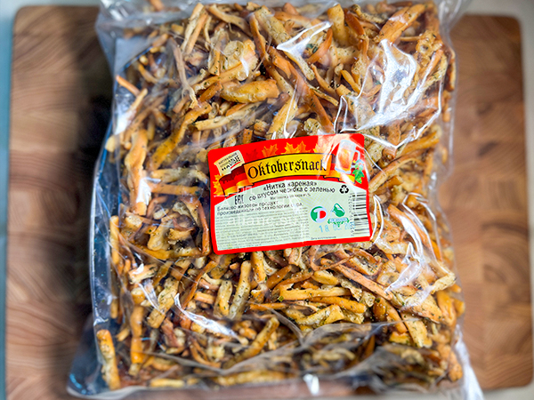 Нитка ЖАРЕНАЯ "Чеснок с зеленью" Oktobtersnak 1 кг (сырный продукт) в Рубцовске