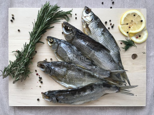 Арахис в глазури со вкусом сыр и чеснок: Вобла вяленая астраханская крупная